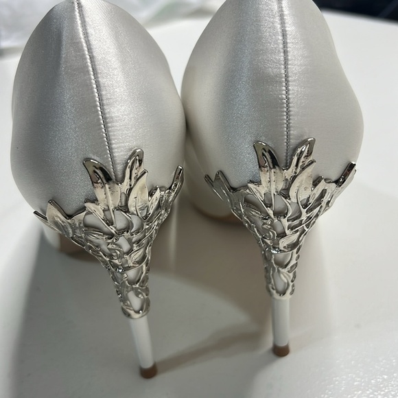 New Elegant White Satin Heels - Picture 9 of 10